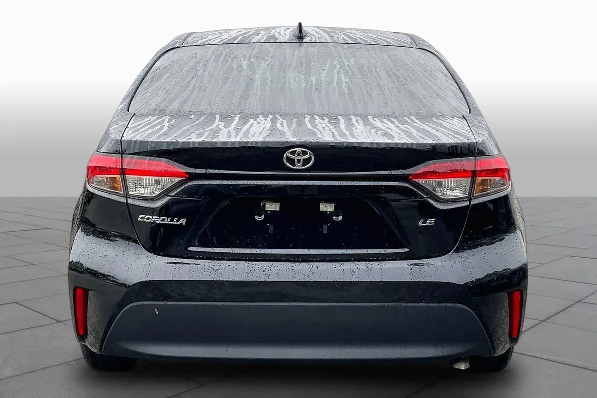 2025 Toyota Corolla LE thumbnail 6