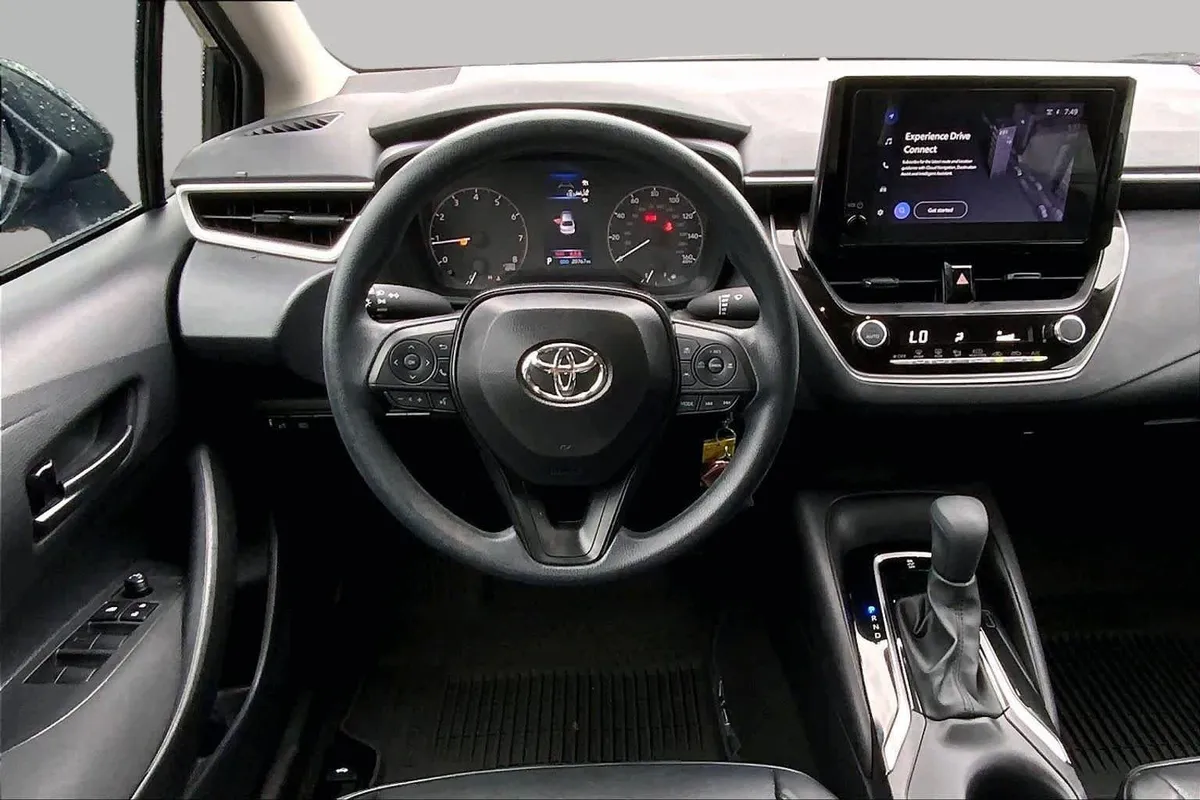 2025 Toyota Corolla LE thumbnail 7