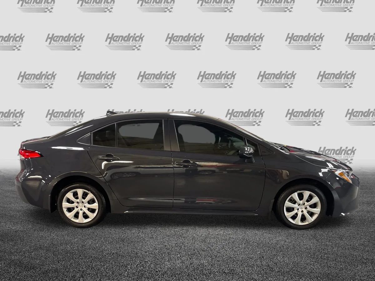 2025 Toyota Corolla LE thumbnail 11
