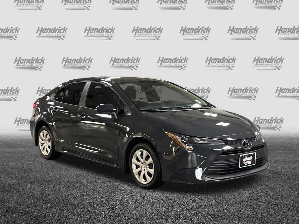 2025 Toyota Corolla LE thumbnail 2