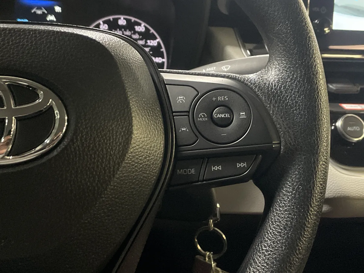 2025 Toyota Corolla LE thumbnail 20