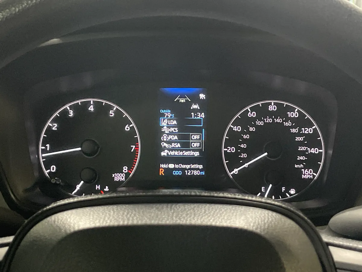2025 Toyota Corolla LE thumbnail 21