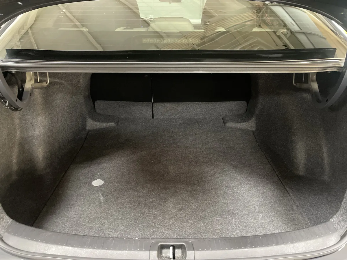 2025 Toyota Corolla LE thumbnail 30