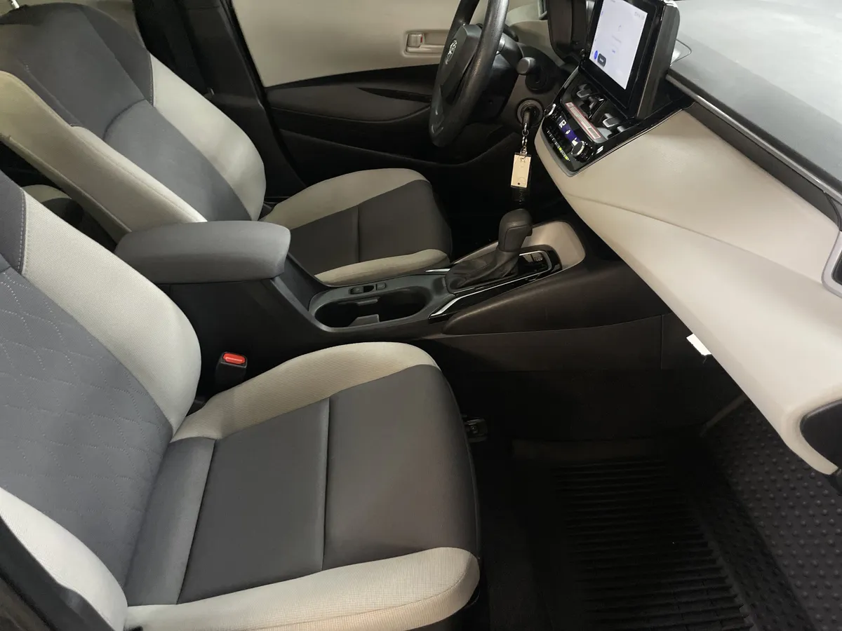 2025 Toyota Corolla LE thumbnail 31
