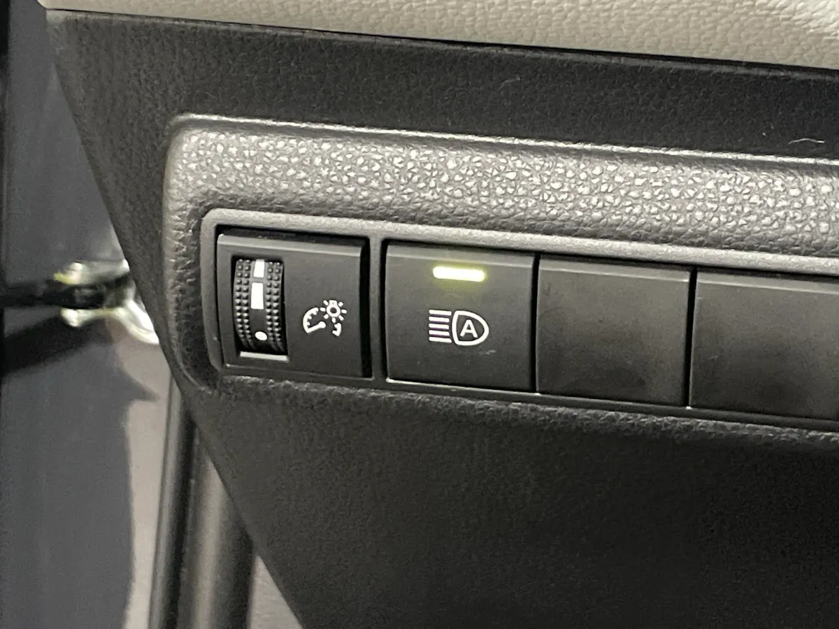 2025 Toyota Corolla LE thumbnail 34