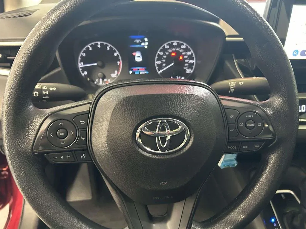 2025 Toyota Corolla LE thumbnail 17