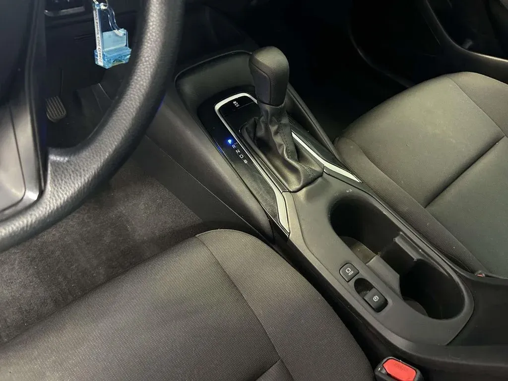2025 Toyota Corolla LE thumbnail 18