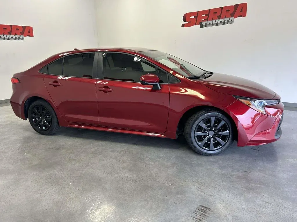 2025 Toyota Corolla LE thumbnail 2