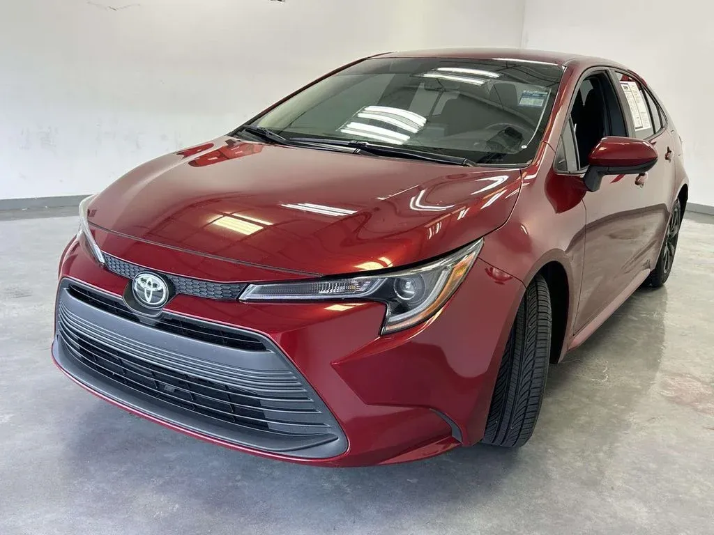 2025 Toyota Corolla LE thumbnail 7