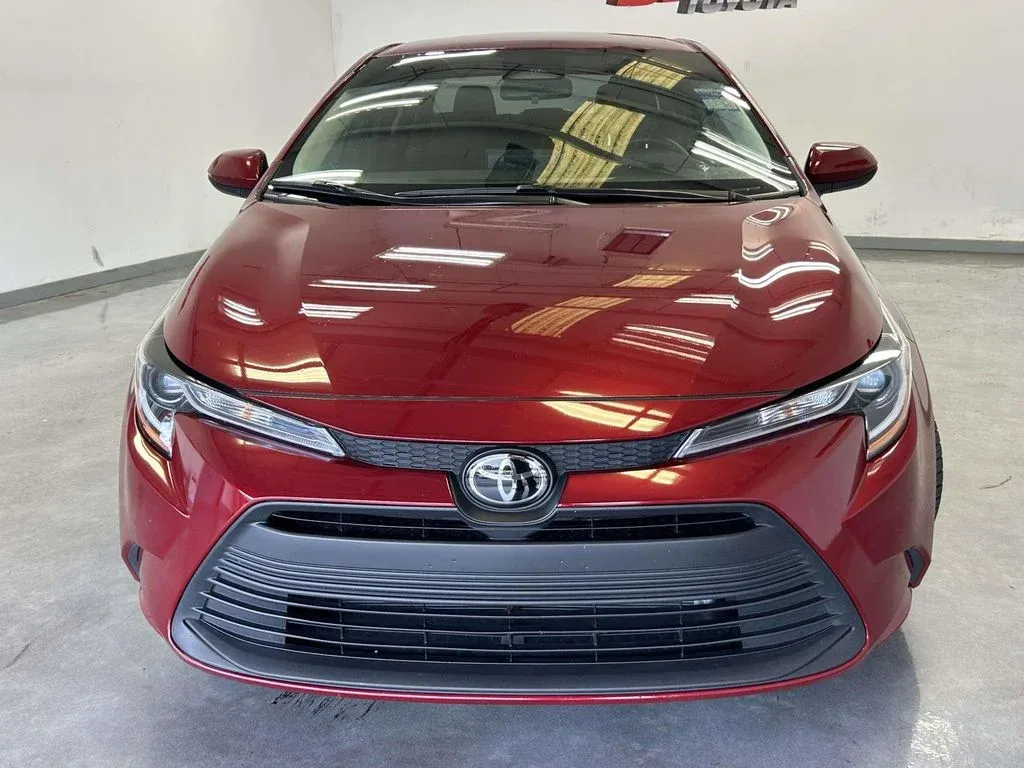 2025 Toyota Corolla LE thumbnail 8