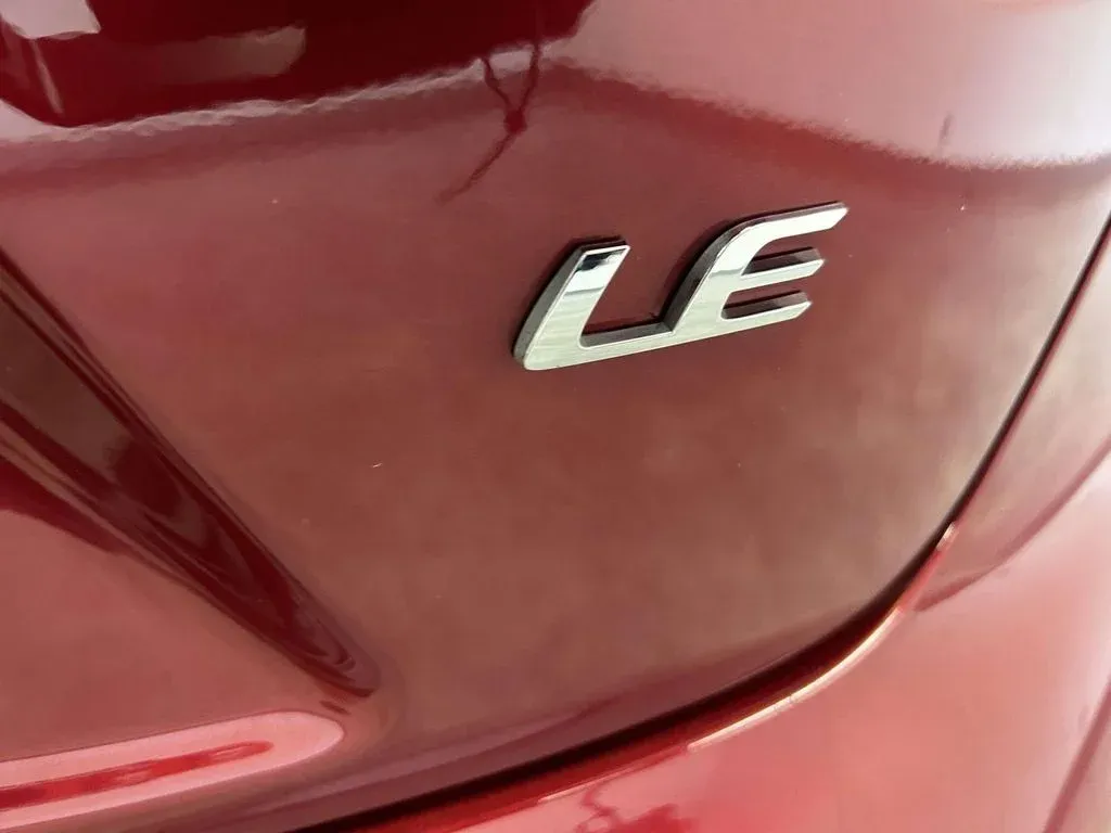 2025 Toyota Corolla LE thumbnail 11