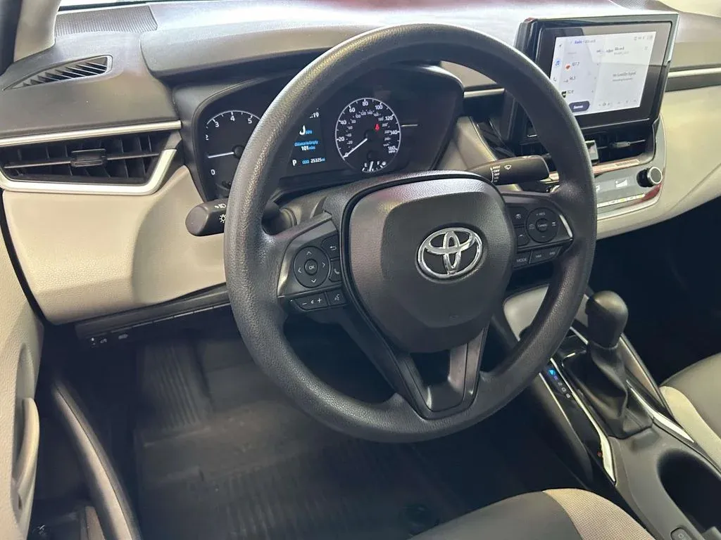 2025 Toyota Corolla LE thumbnail 13