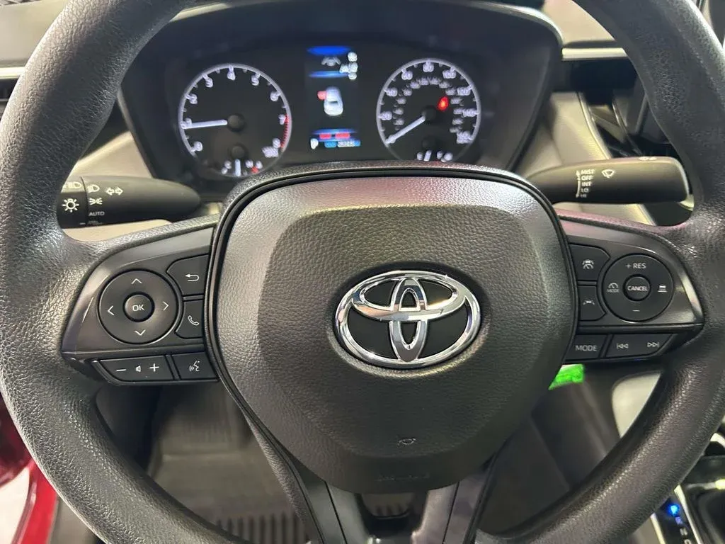 2025 Toyota Corolla LE thumbnail 18