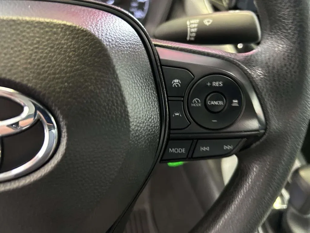 2025 Toyota Corolla LE thumbnail 20