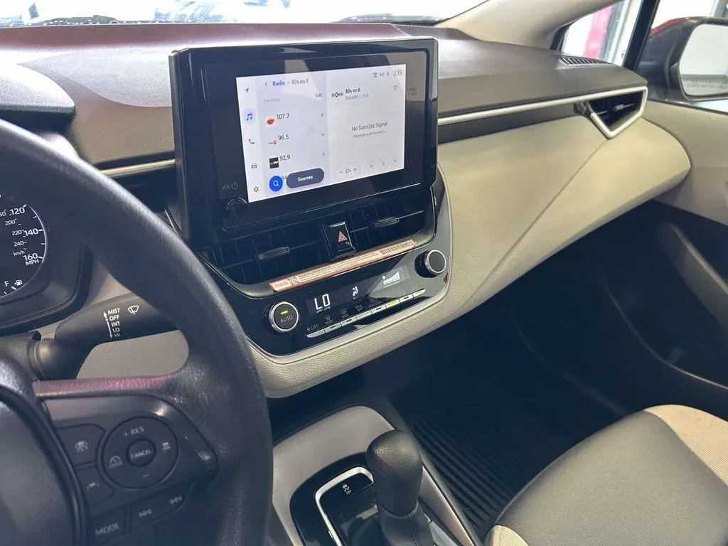 2025 Toyota Corolla LE thumbnail 22