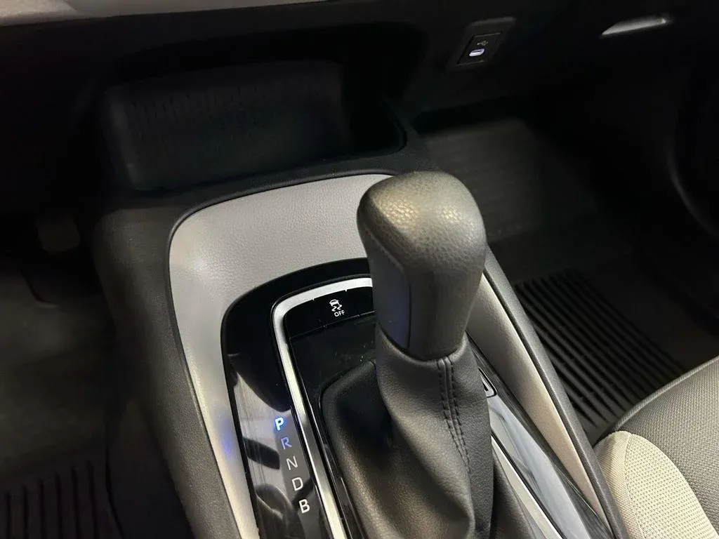 2025 Toyota Corolla LE thumbnail 23