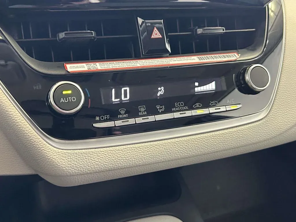 2025 Toyota Corolla LE thumbnail 24