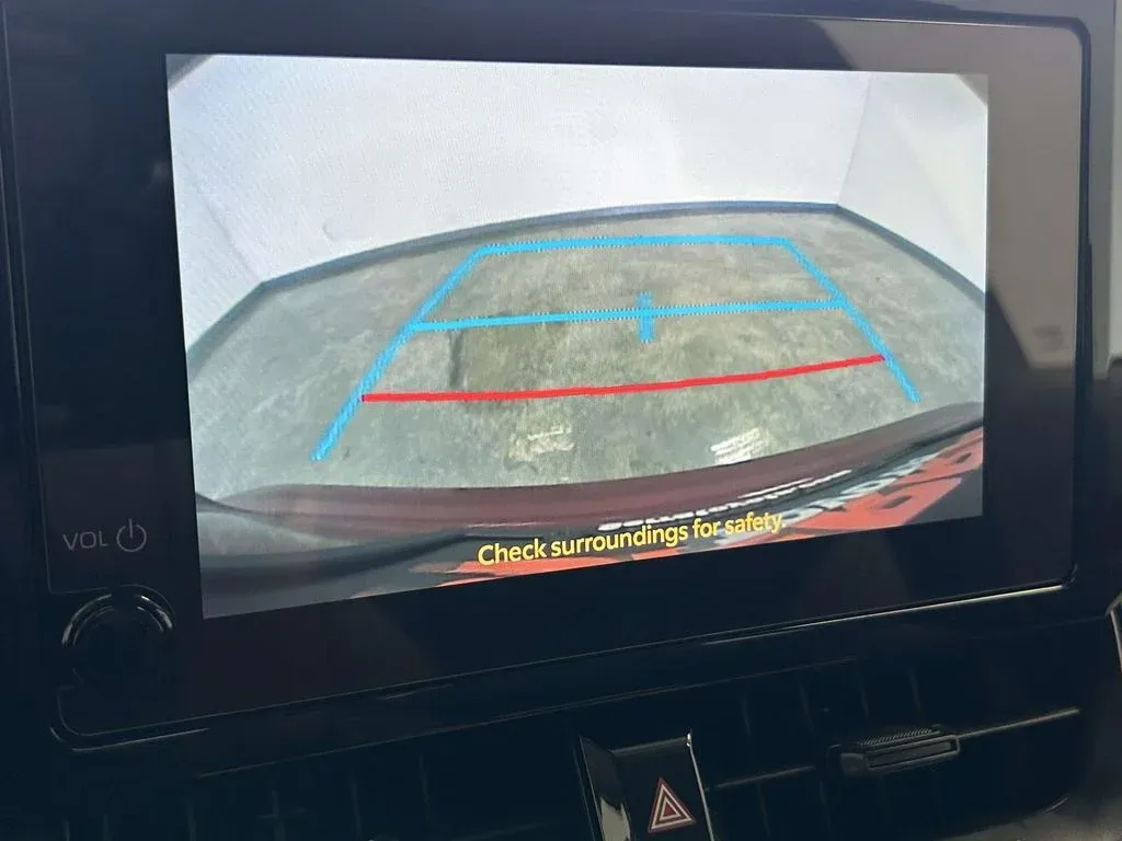 2025 Toyota Corolla LE thumbnail 26