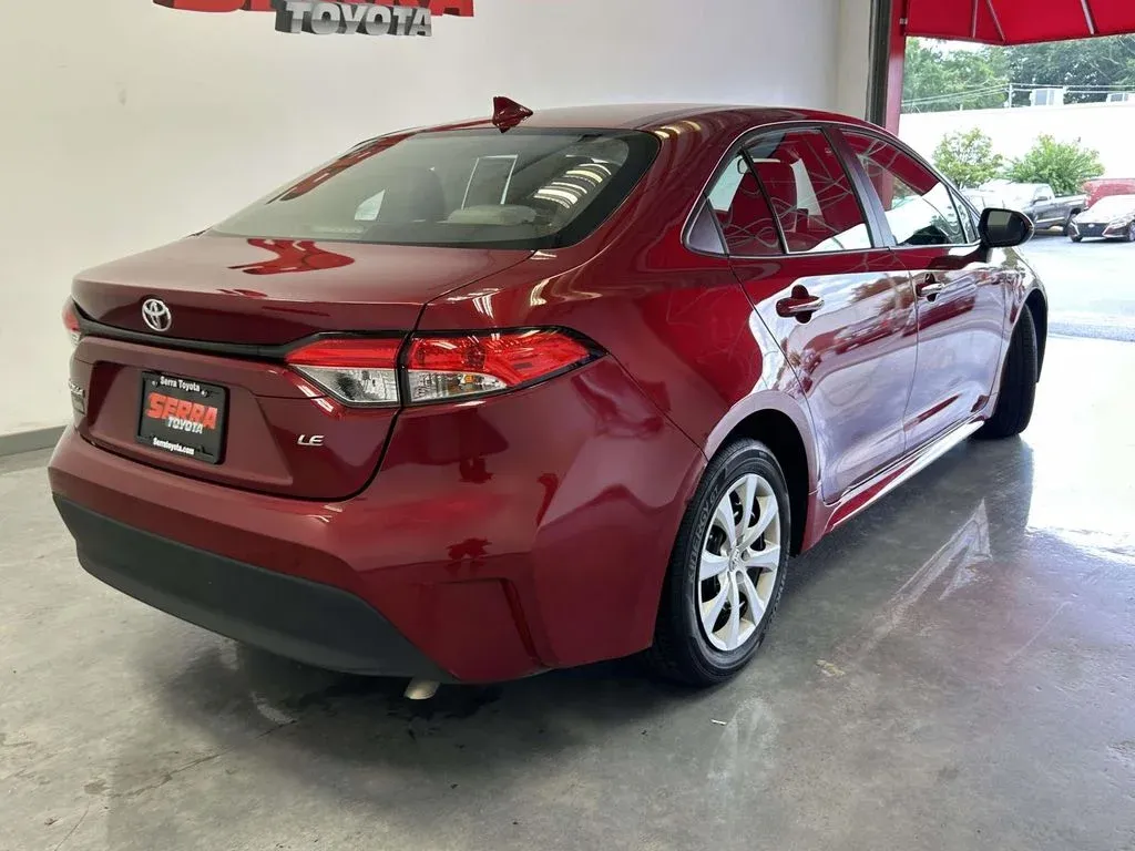 2025 Toyota Corolla LE thumbnail 3
