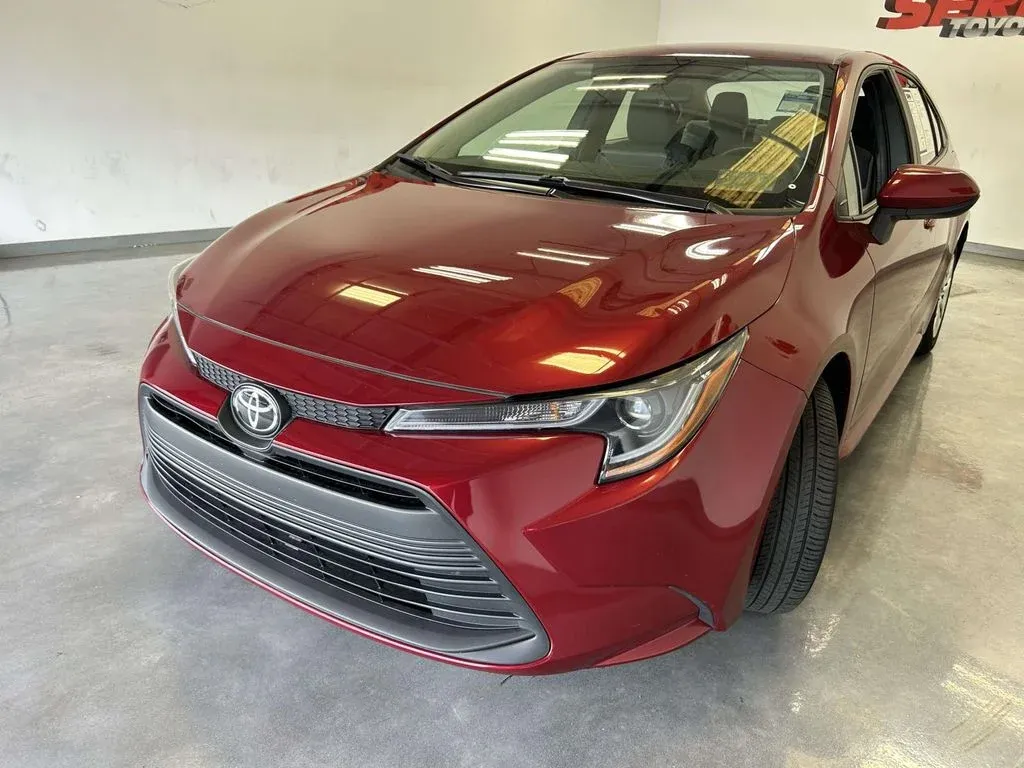 2025 Toyota Corolla LE thumbnail 7