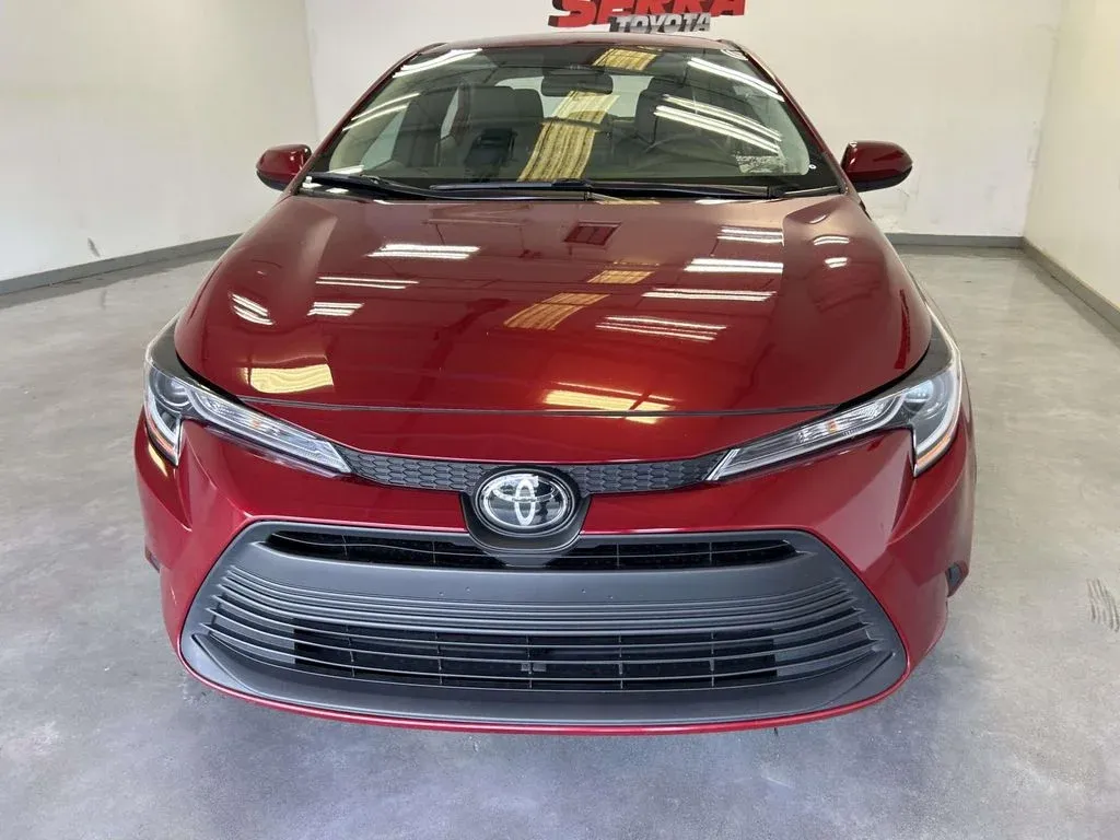 2025 Toyota Corolla LE thumbnail 8
