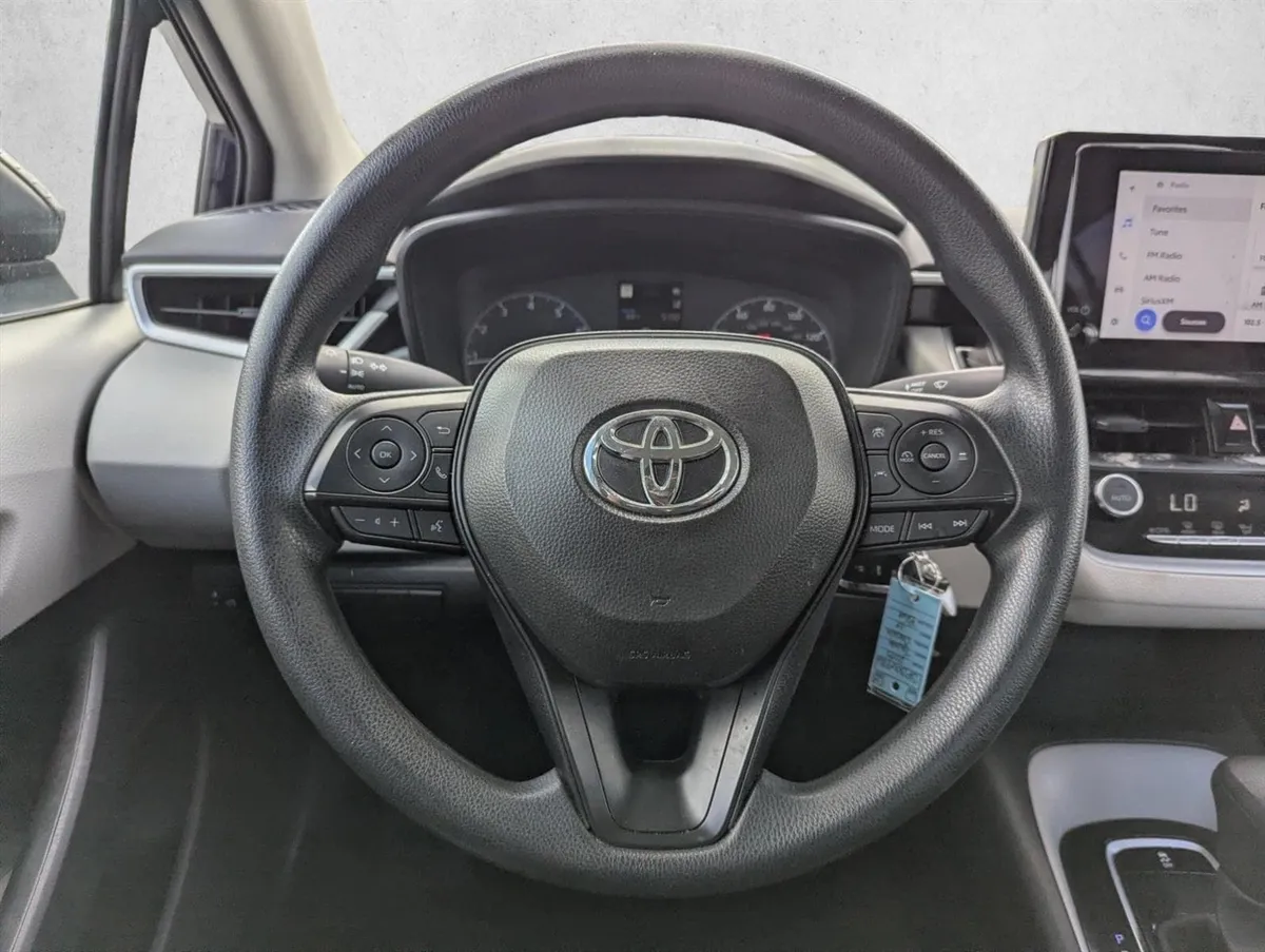 2025 Toyota Corolla LE thumbnail 15