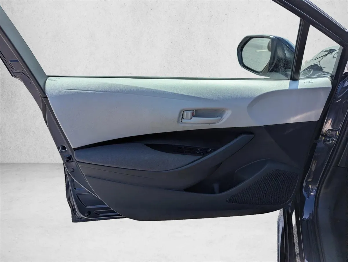 2025 Toyota Corolla LE thumbnail 20
