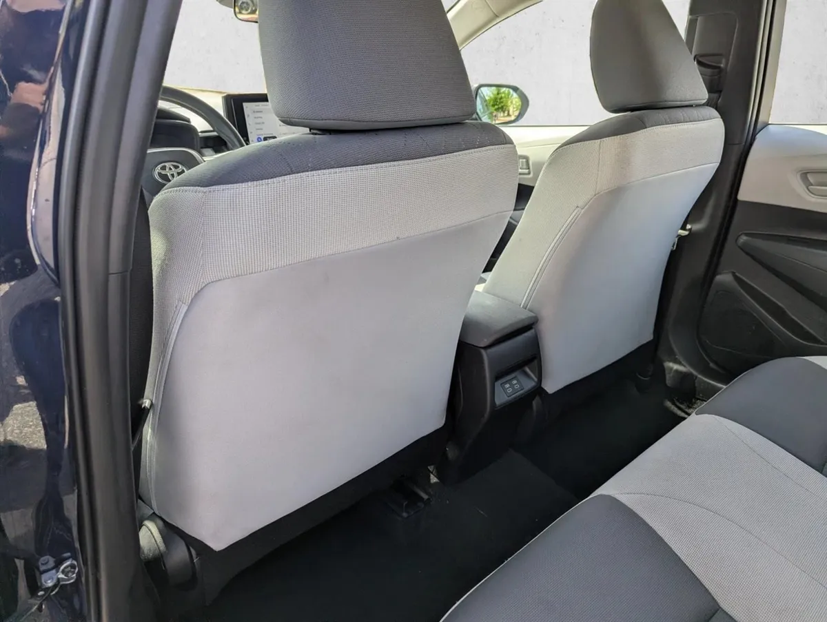 2025 Toyota Corolla LE thumbnail 22