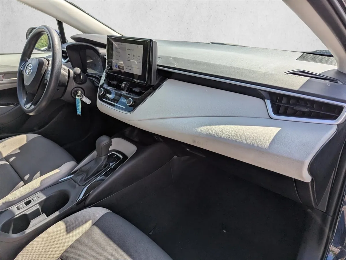 2025 Toyota Corolla LE thumbnail 25