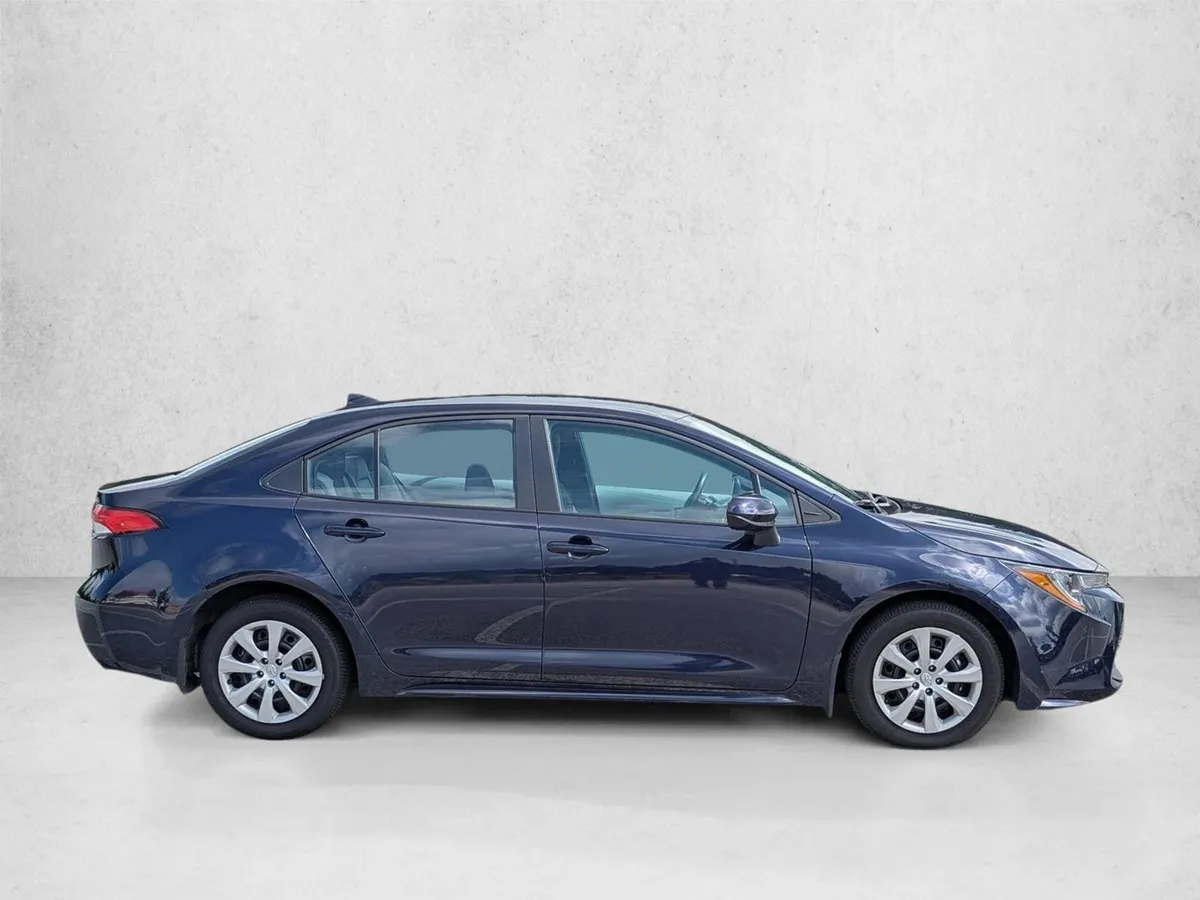 2025 Toyota Corolla LE thumbnail 4