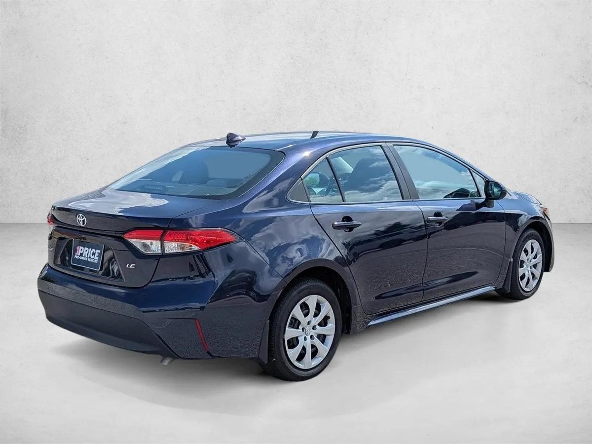 2025 Toyota Corolla LE thumbnail 6