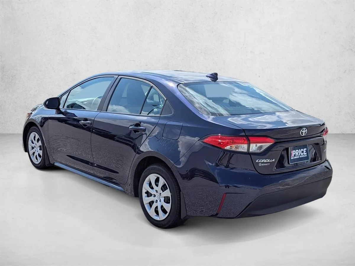 2025 Toyota Corolla LE thumbnail 8