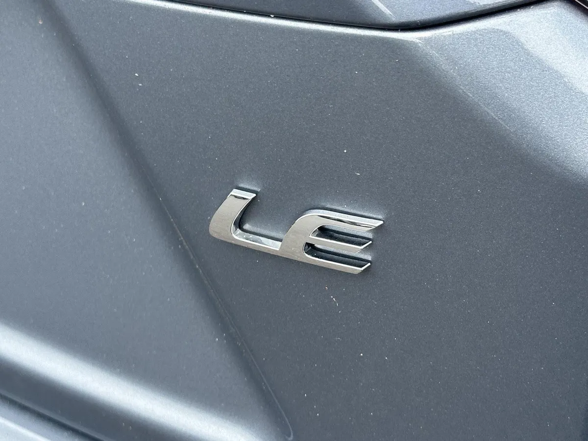 2025 Toyota Corolla LE thumbnail 10