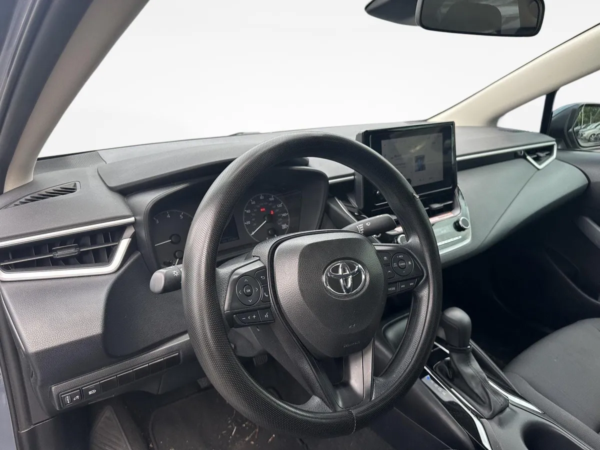 2025 Toyota Corolla LE thumbnail 11