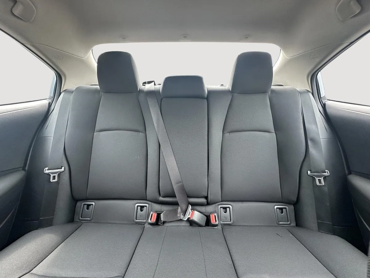 2025 Toyota Corolla LE thumbnail 13
