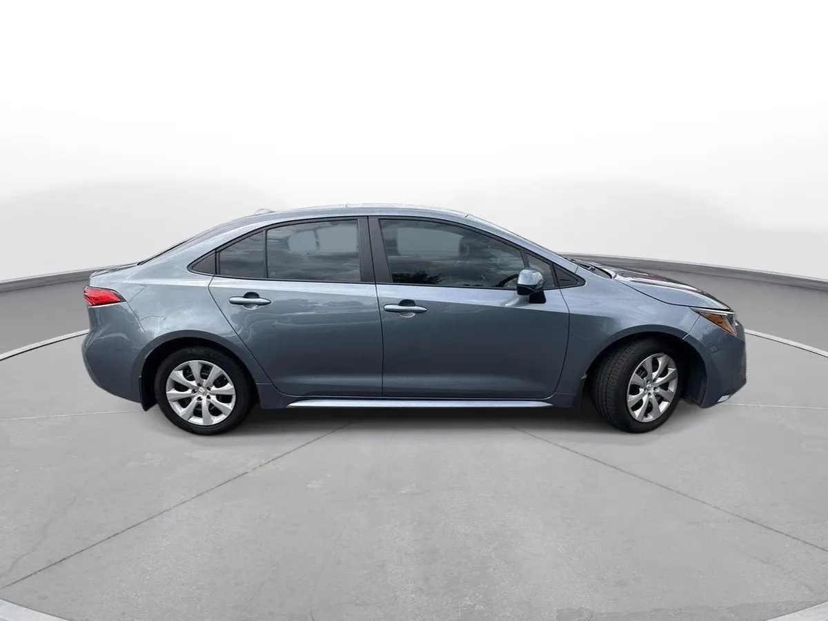 2025 Toyota Corolla LE thumbnail 5