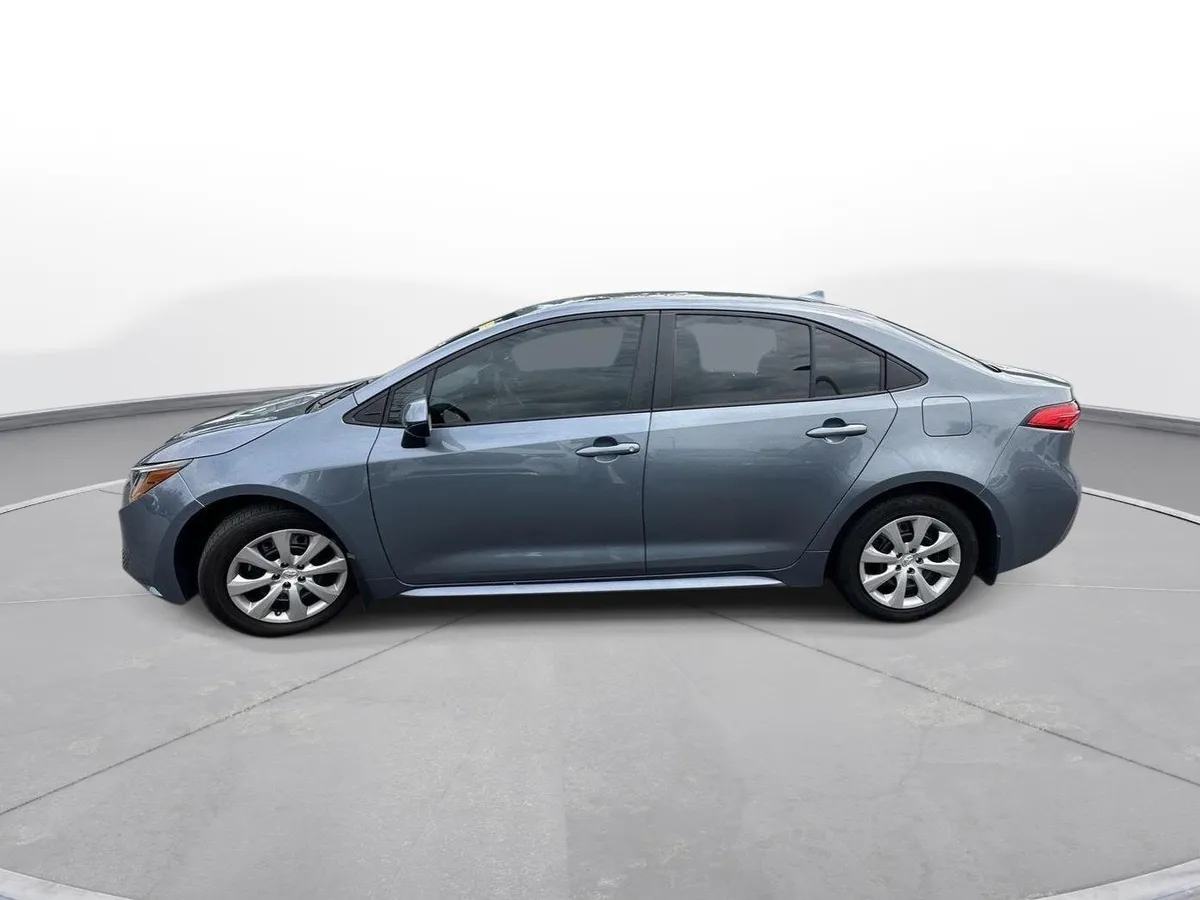 2025 Toyota Corolla LE thumbnail 9