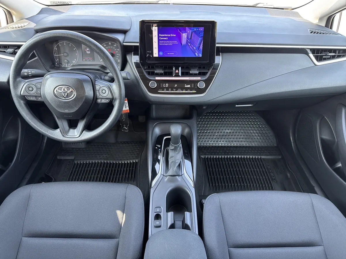 2025 Toyota Corolla LE thumbnail 24