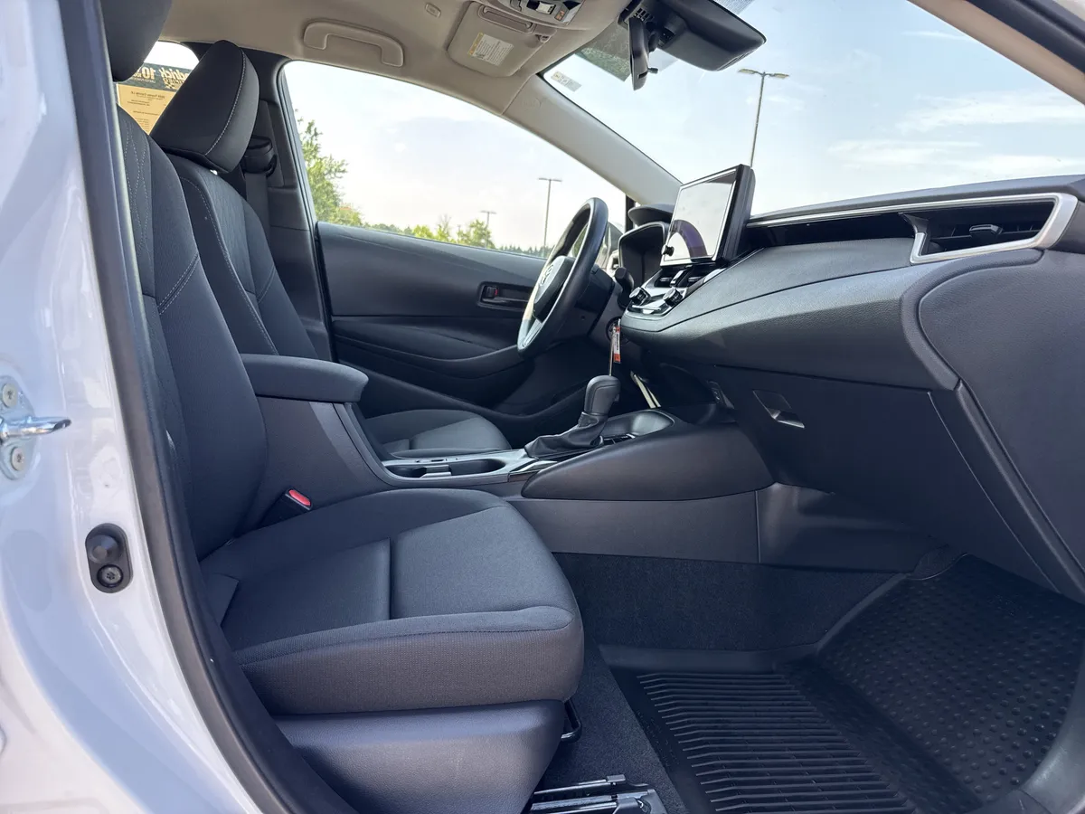 2025 Toyota Corolla LE thumbnail 27