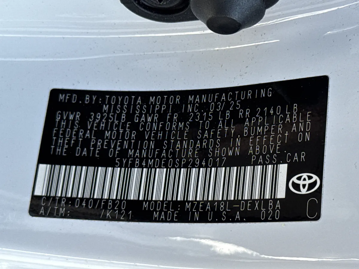 2025 Toyota Corolla LE thumbnail 31