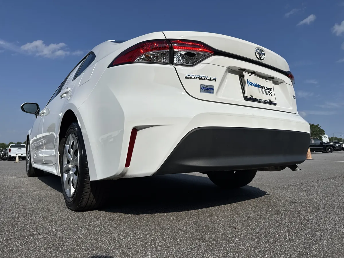 2025 Toyota Corolla LE thumbnail 7