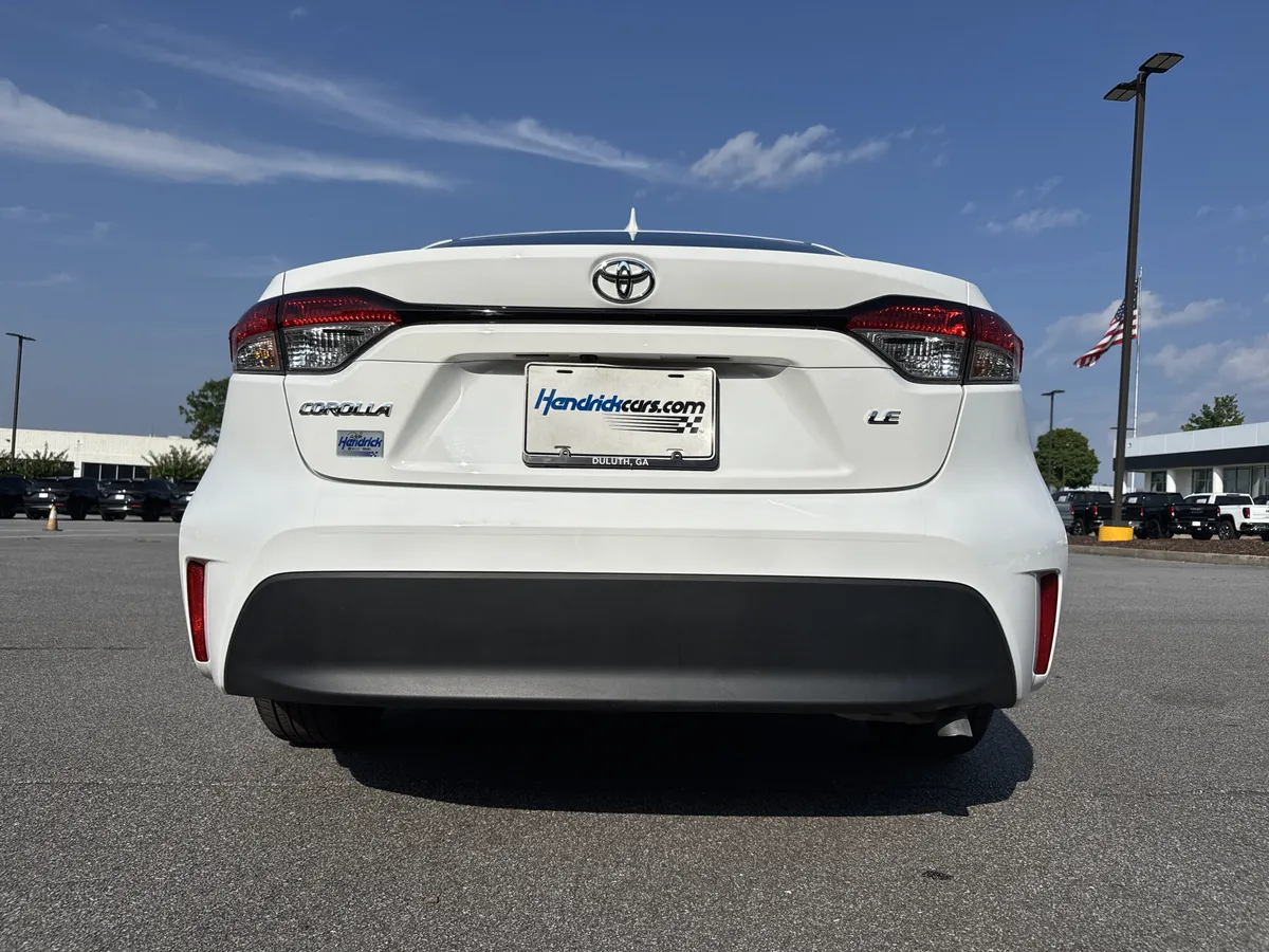 2025 Toyota Corolla LE thumbnail 8