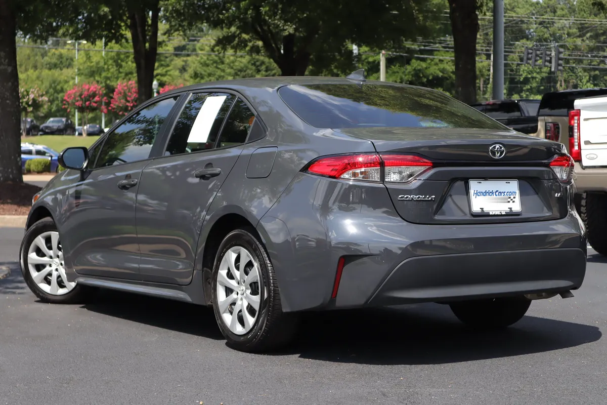 2025 Toyota Corolla LE thumbnail 2