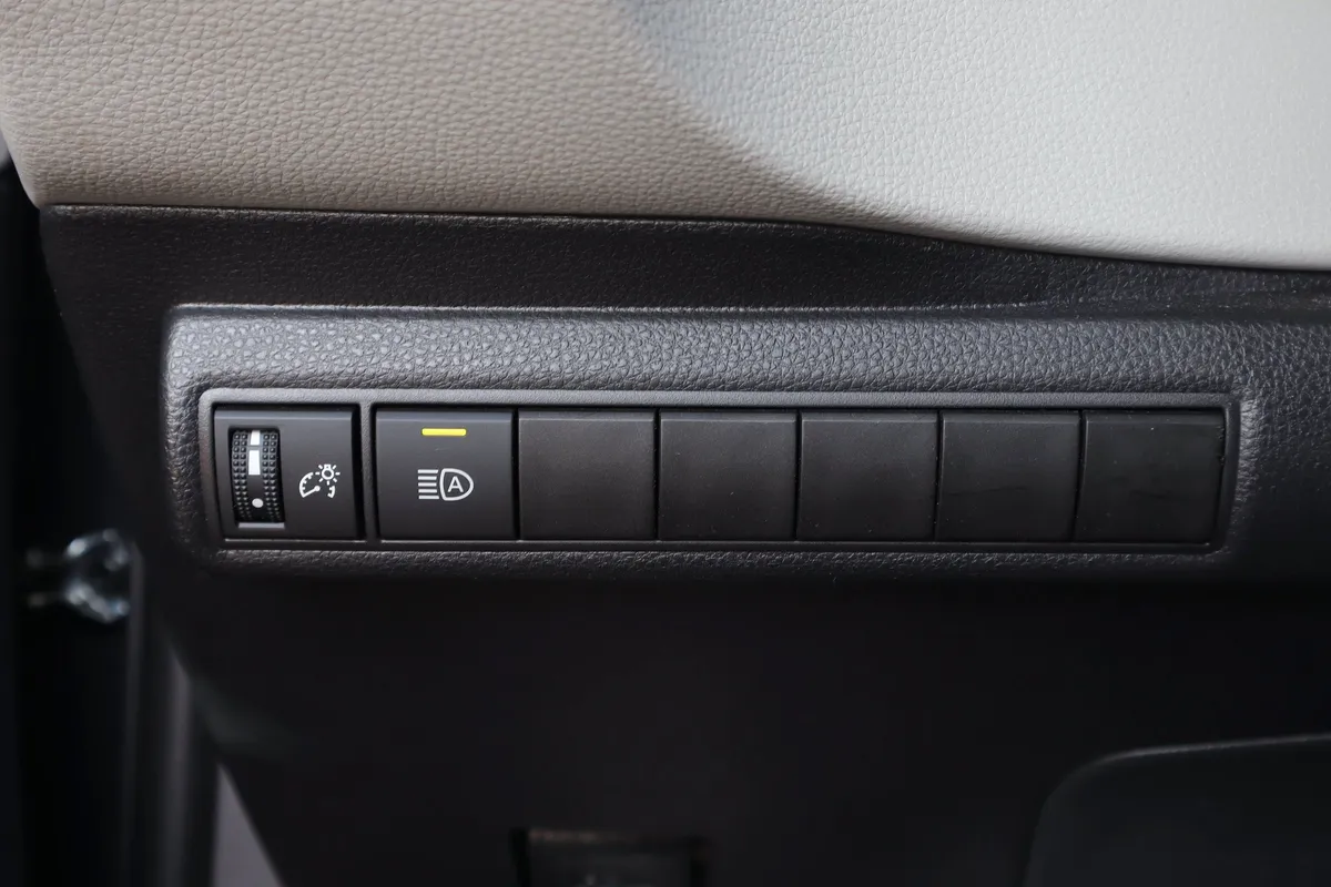 2025 Toyota Corolla LE thumbnail 22