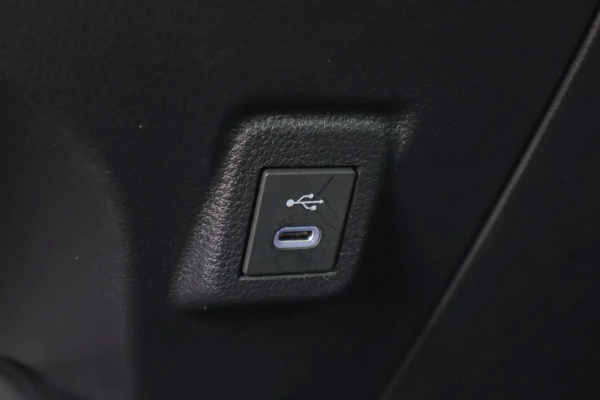 2025 Toyota Corolla LE thumbnail 25