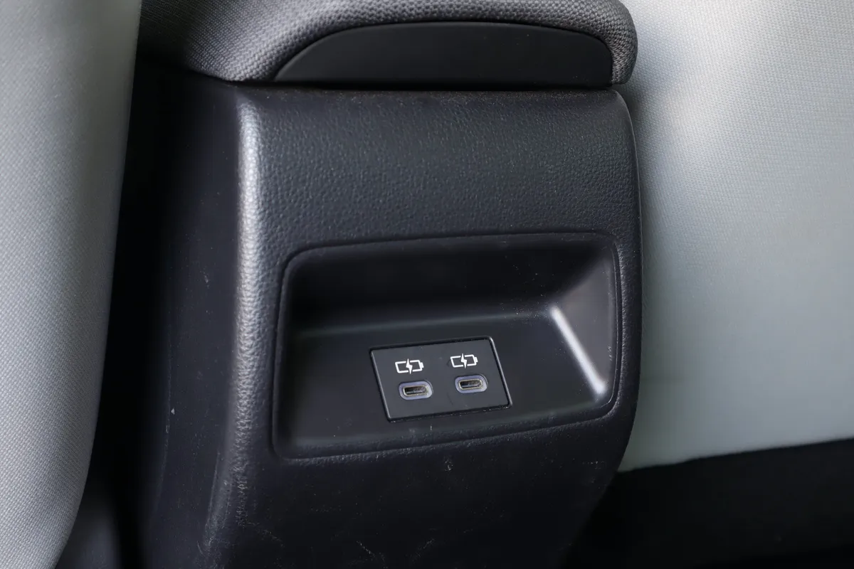 2025 Toyota Corolla LE thumbnail 26