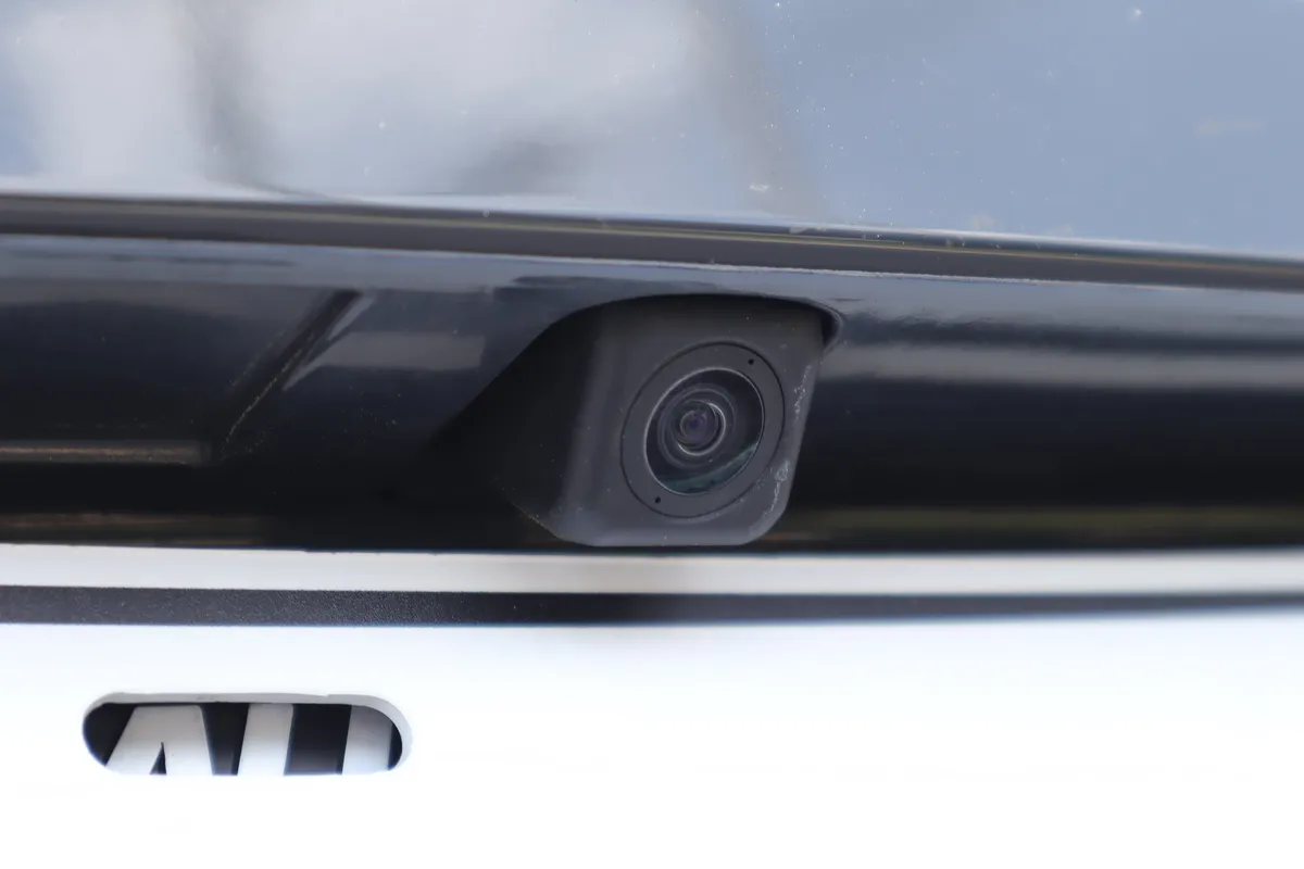 2025 Toyota Corolla LE thumbnail 31