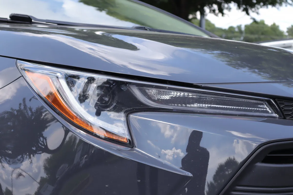 2025 Toyota Corolla LE thumbnail 32