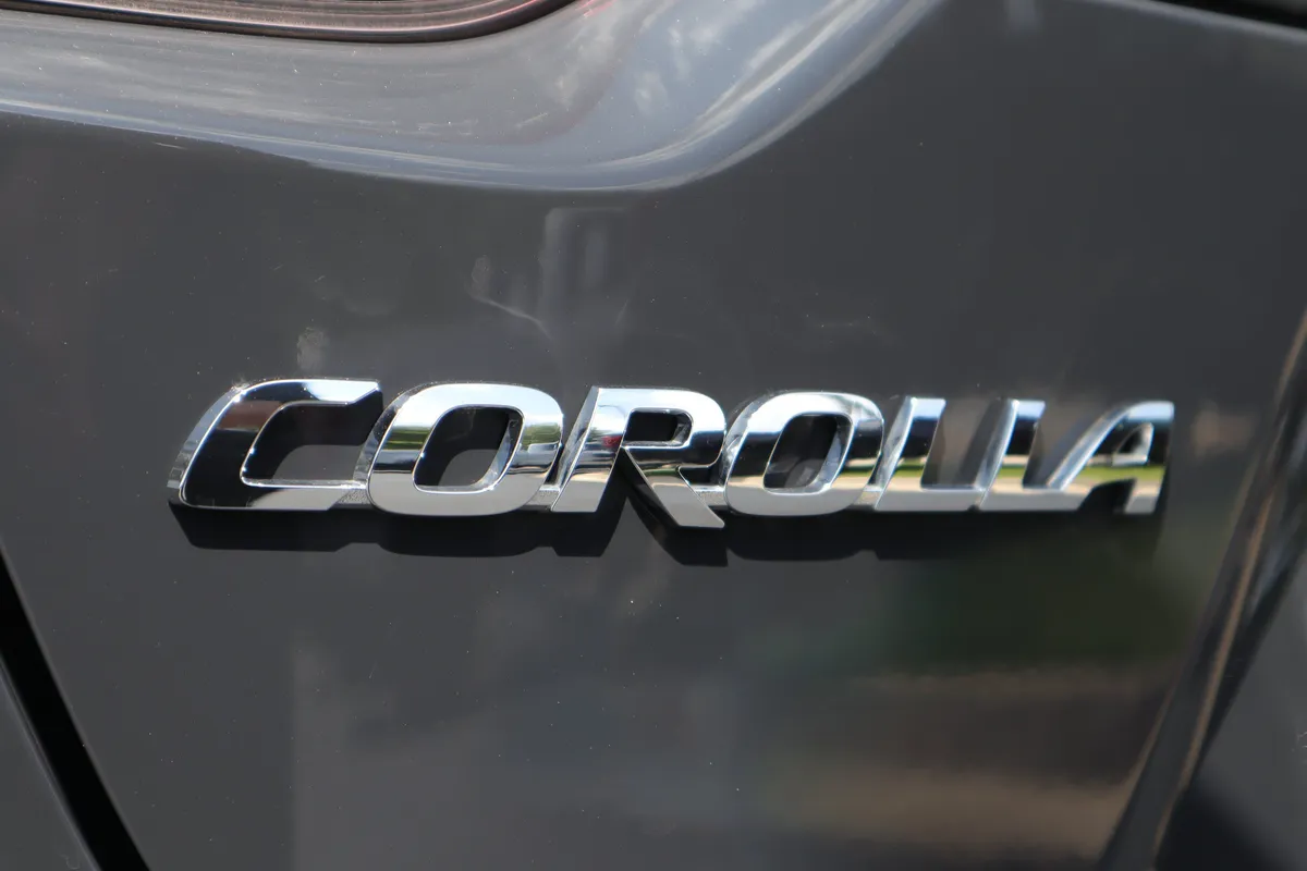 2025 Toyota Corolla LE thumbnail 35