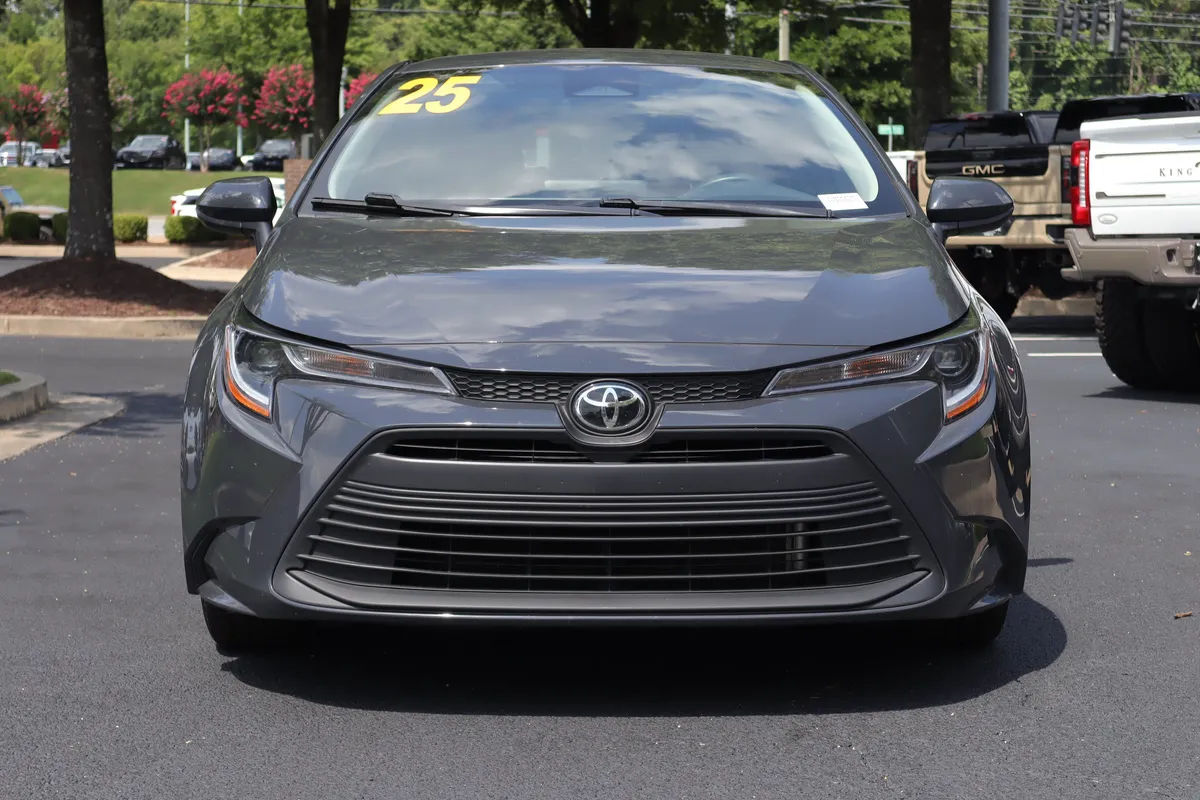 2025 Toyota Corolla LE thumbnail 36